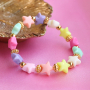 Zo maak je zomerse armbanden en telefoonkoorden