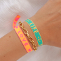 Aan de slag met lint met tekst voor trendy armbanden