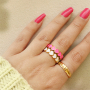 Gevulde sieraden displays met diverse ringen