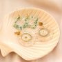 Cre&euml;er statement oorbellen met resin hangers