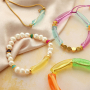 Inspiratie voor armbanden met acryl kralen, facet kralen en lint met tekst