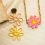 Ontwerp kettingen, oorbellen en ringen met raffia hangers en onderdelen