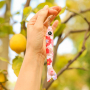 Versier je accessoires met onze bloemige sleutelhangers in visvorm