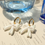 Sieraden inspiratie met acryl strik bedels en hartjes oorbellen
