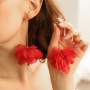 Cre&euml;er een unieke look met bloemen oorbellen