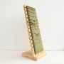 Maak een mooie sieraden presentatie met houten displays 