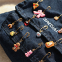 Cre&euml;er vrolijke tasdecoratie met kerst resin hangers