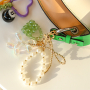 Ontwerp opvallende accessoires met statement hangers