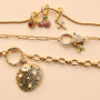 Ontwerp trendy sieraden met brass TQ metaal bedels en sloten