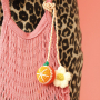 Trendy sleutelhangers maken met gehaakte en resin hangers