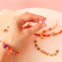 Vrolijke armbanden inspiratie met acryl kralen