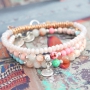 Kleurrijke sieraden met fijne details en turquoise natuursteen kralen