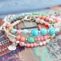 Kleurrijke sieraden met fijne details en turquoise natuursteen kralen