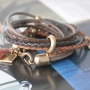 Tijdloze sieraden met stoer leer en vrouwelijke details!