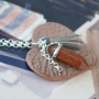 Prachtig leer is helemaal hot voor het komende seizoen!!! Maak nu trendy boho sieraden met onze hangers van DQ leer