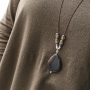 Deze leuke sieraden zijn gemaakt met onze winterse houten kralen voor een nieuwe look!