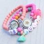 Acryl kralen zijn super kleurrijk, dus ook leuk om te verwerken in vrolijke sieraden en accessoires voor kinderen. 