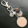 Sieraden en sleutelhangers met cabochons van DQ leer